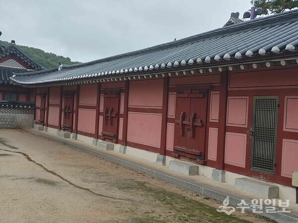 보수정비 공사가 완료된 ‘화성행궁 남군영’. (사진=수원시)