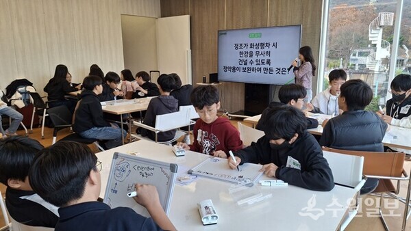 남양주도시공사 정약용 펀그라운드가 자체 개발한 프로그램을 청소년들에게 보급하고 있다. (사진=남양주도시공사)