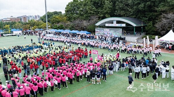 18일 의왕 부곡체육공원에서 개최된 '제37회 의왕시 시민의 날 기념식 및 한마음 명랑운동회' 모습. (사진=의욍시)