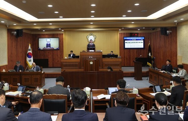 김경수 의장이 개회사를 하고 있다. (사진=가평군의회)