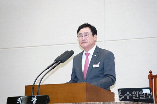 박명서 의장이 폐회사를 하고 있다(사진=이천시의회)