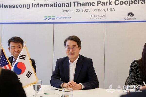 현지시간 28일 오전 김동연 경기도지사가 경기 서해안 관광벨트 거점으로 세계적 수준의 화성 국제테마파크 조성 본격화를 위해 관계자들과 회담을 하고 있다. (사진=경기도)