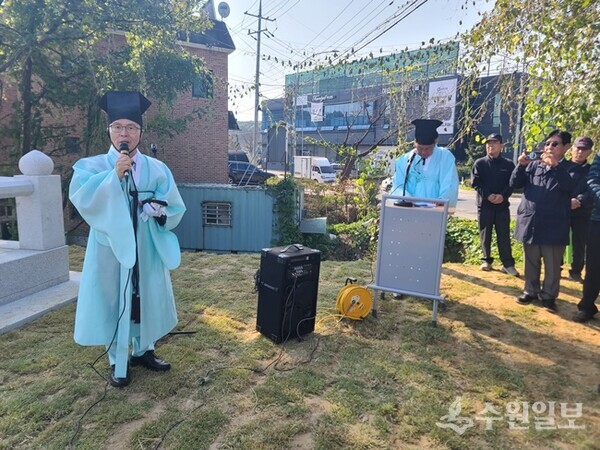 박승원 반남박씨 대종중 총회장이 세양공 신도비 제막식에서 인사말을 하고 있다. (사진=반남박씨 세양공파)