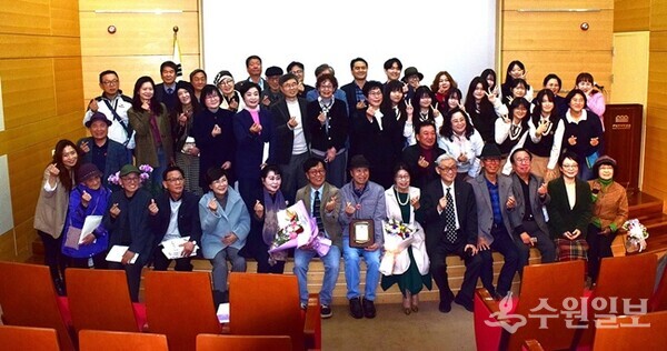 ‘2025년 시의 날 및 최순애 오빠생각 100년 기념행사’에 참석한 회원과 학생들. (사진=이용창 화성연구회 이사)