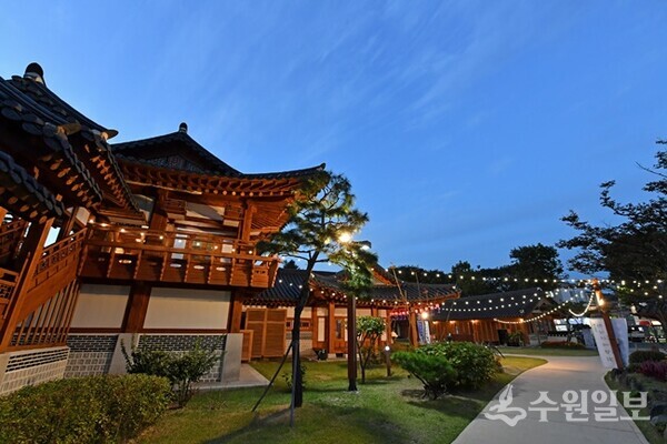 우수한 도시 경관으로 주목받고 있는 수원시 행궁동에 위치한 한옥 건축물(수원전통문화관 사진=수원시)