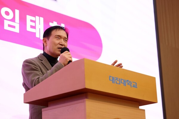 포천경기한국어랭귀지스쿨 입학식에서 축사를 하고 있는 임태희교육감(사진=경기도교육청)