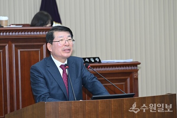 백경현 구리시장이 제354회 구리시의회 제2차 정례회 제1차 본회의에서 시정연설을 통해 2026년도 주요 시책과 시정 운영 방향을 조목조목 설명을 하고 있다. (사진=구리시)