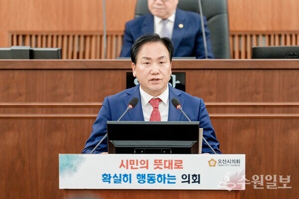 이권재 오산시장이 25일 오산시의회 제298회 제2차 정례회 제1차 본회의에서 시정설명을 하고 있다. (사진=오산시)