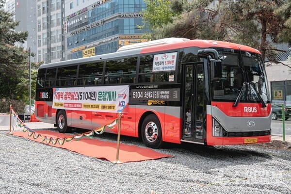 오산 세교 1·2지구에서 출발해 세마역과 북오산IC를 거쳐 서울역까지 직행하는 서울역행 5104번 광역버스. (사진=오산시)
