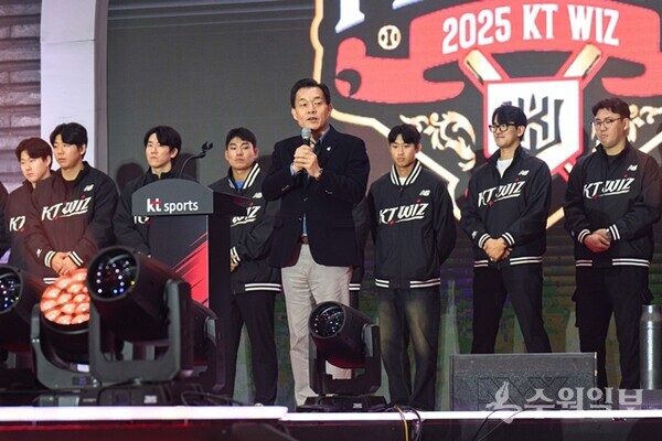 이재준 수원특례시장이 29일 ‘2025 kt 위즈 팬페스티벌’에 참석, 인사말을 하고 있다. (사진=수원시)
