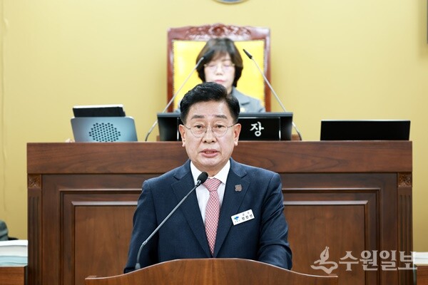 전진선 양평군수가 '제312회 양평군의회 제2차 정례회'에서 시정연설을 통해 2026년도 예산안에 대해 조목조목 설명을 하고 있다. (사진=양평군)