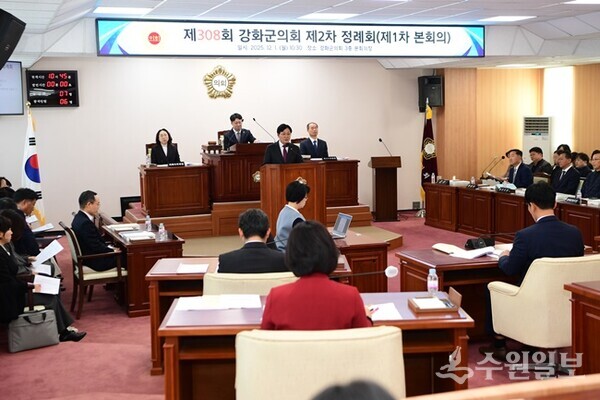 박용철 강화군수가 1일 열린 '강화군의회 제308회 제2차 정례회'에서 군이 직면한 복합 위기를 정면 돌파하겠다는 강한 의지를 밝히고 있다. (사진=강화군) 