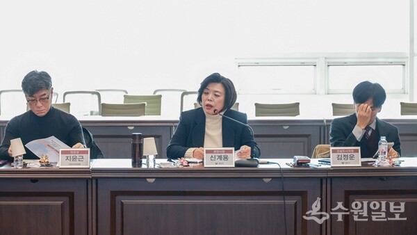 제3차 지식정보타운 실무협의체 회의에서 신계용 과천시장이 발언하고 있다. (사진=과천시)