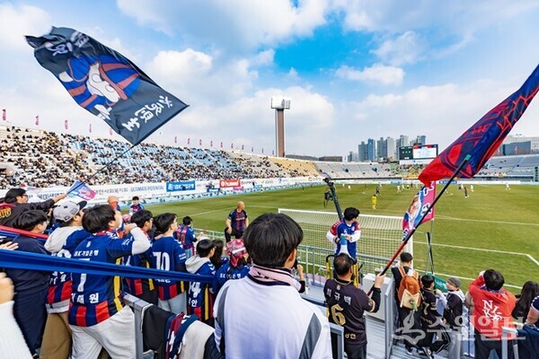 수원FC 홈 경기 장면. (사진=수원FC)