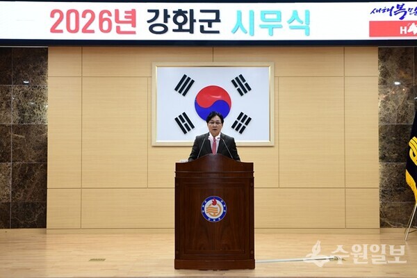 박용철 강화군수가 2일 병오년 시무식에서 인사말을 하고 있다. (사진=강화군0