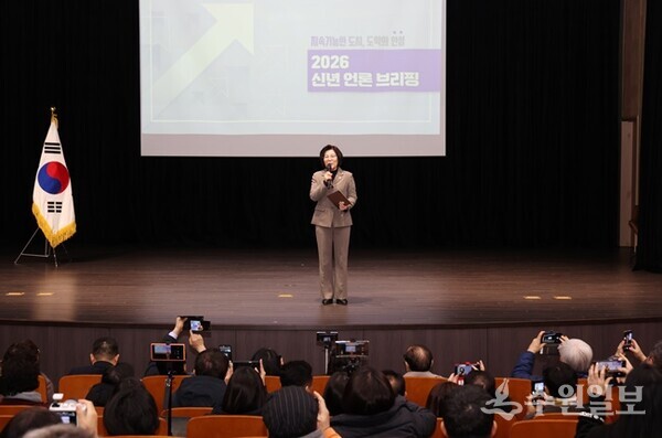 김보라 안성시장이 2026신년 언론브리핑을 가지면서 올해 시정운영방향을 설명하고 있다. (사진=안성시)