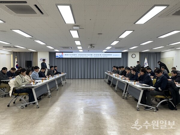 화성특례시가 6일 동탄출장소 대회의실에서  '동탄 도시철도 건설공사(1단계) 건설업계 사업설명회'를  갖고 있다. (사진=화성시)