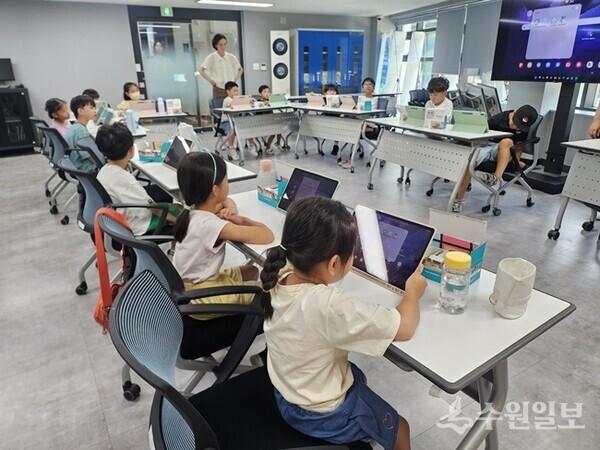 오산시가 지난해 8월 5일 진행한 AI 코딩에듀랩 상시프로그램 ‘씽씽 내가 만든 첫 미래자동차’. (사진=오산시)