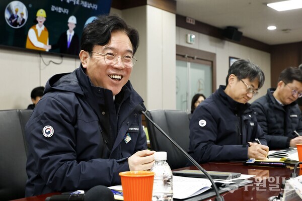 김영훈 고용노동부장관이 산업안전지킴이 점검 관련 간담회에서 발언하고 있다. (사진=화성시)
