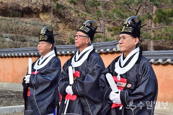 화성 성신사 고유례 헌관들. 왼쪽부터 초헌관 최호운, 아헌관 김우영, 종헌관 서주호(사진=이용창 화성연구회 이사)