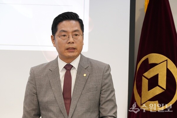 구재이 한국세무사회장이 정부의 조세특례제한법 시행령 일부개정안 입법예고와 관련, 성명서를 발표하고 있다. (사진=한국세무사회)