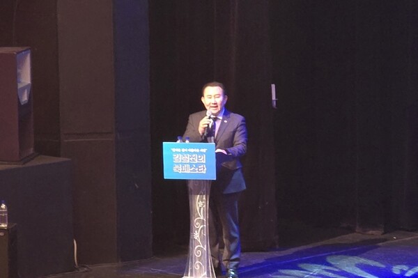 김철진 경기도의원이 출판기념회에서 안산 리뉴얼을 위한 5대 정책축을 제시하고 있다. (사진=김철진 경기도의원)
