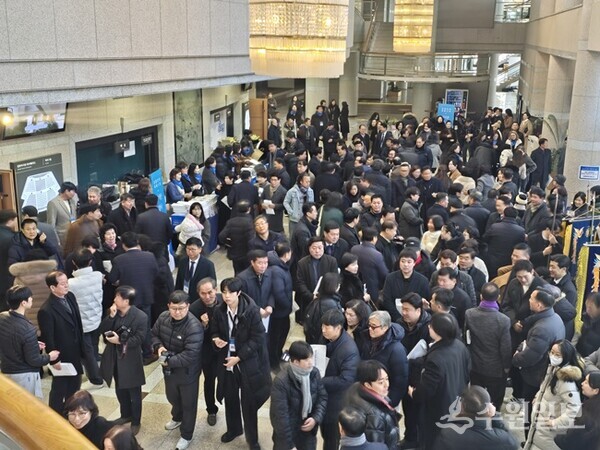 김철진 경기도의원 출판기념회에 참석한 시민, 지지자들로 안산문화예술의전당이 성황을 이루고 있다. (사진=김철진 경기도의원)