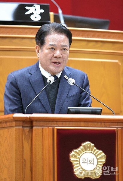 최대호 안양시장이 안양시의회에서 시정연설을 하고 있다. (사진=안양시)