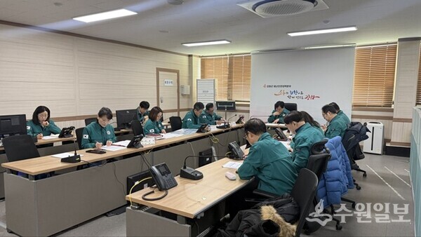 박용철 강화 군수가 지역재난안전대책본부 회의를 주재하면서 구제역 확산 방지를 위한 대응 상황을 긴급 점검하고 있다. (사진=강화군)