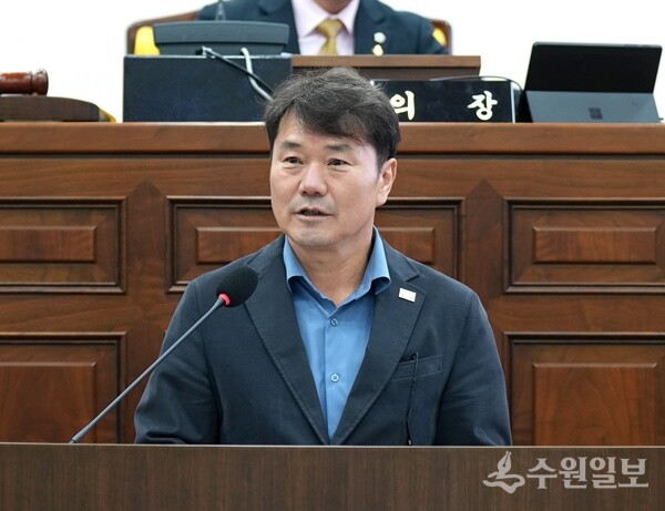최훈종 도시건설위원장이 ‘위례신사선 예비타당성조사 통과 및 하남 연장 촉구 건의안’에 대한 제안 설명을 하고 있다. (사진=최훈종 의원) 