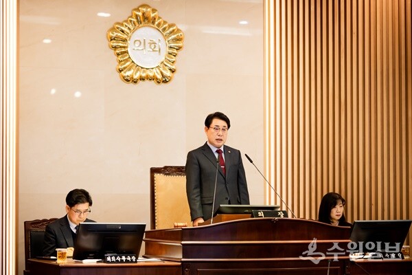조성대 남양주시의회 의장이 8일간에 걸친 회기 일정을 모두 마무리하며 폐회사를 하고 있다. (사진=남양주시의회)