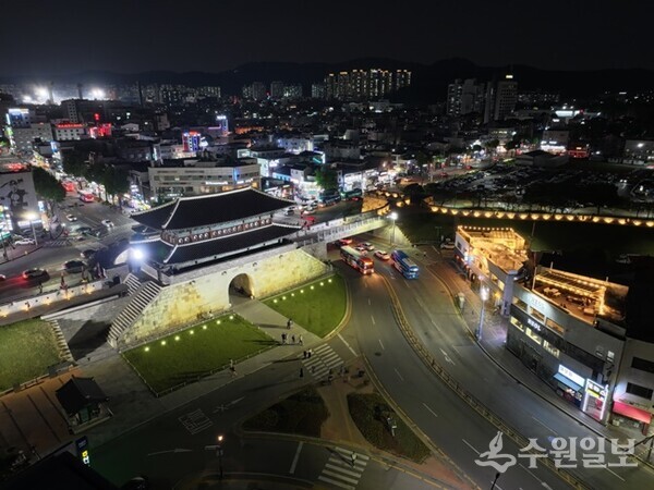 디지털 트윈 기술로 구현한 수원 장안문 모습. (사진=수원시)