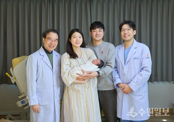 화제의 주인공 이기호 원장(좌) 정씨 가족(중) 이지훈 원장(우)(사진=쉬즈메디제공)