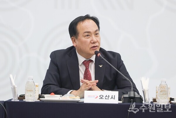 이권재 오산시장이 ‘경기도시장군수협의회 제10차 정기회의’에서 발언을 하고 있다. (사진=오산시)