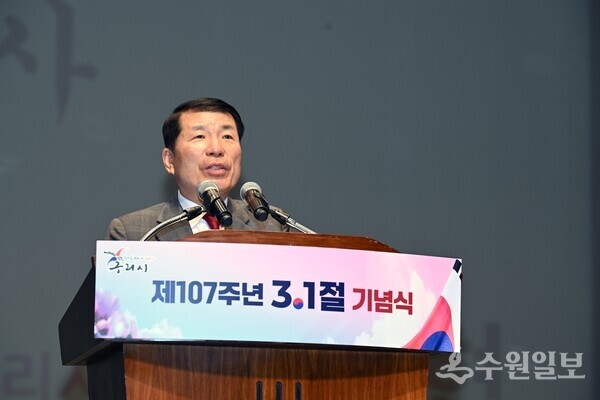백경현 시장이 제107주년 3.1절 기념식 행사에서 기념사를 하고 있다. (사진=구리시)