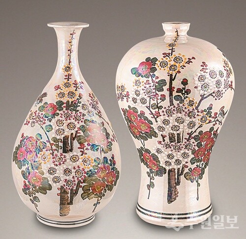 단아 박광천 대한민국도예명장 작품 '펄진주매화문주매병'. (사진=여주세종문화관광재단)