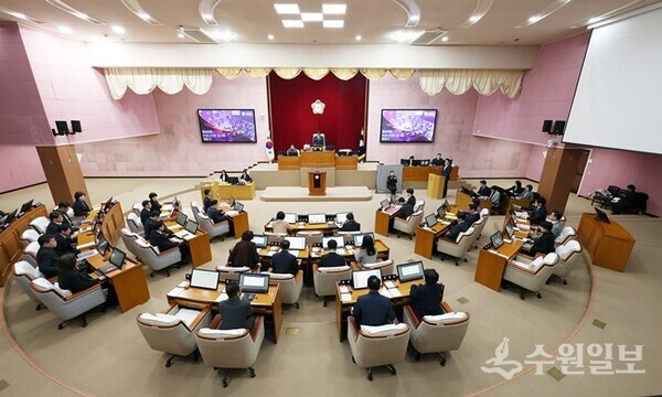 박준모 의장이 제309회 임시회에서 개회사를 하고 있다. (사진=안양시의회)