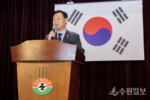신동화 구리시의회 의장이  ‘2026 주민자치 우수동아리 경연대회’에 참석해 축사를 하고 있다. (사진=구리시의회)