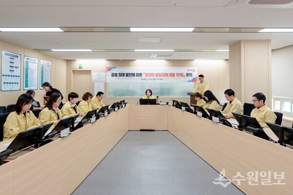 윤영미 오산시 부시장(정면)이 ‘비상경제 대응 TF 1차 회의'를 주재하고 있다. (사진=오산시)