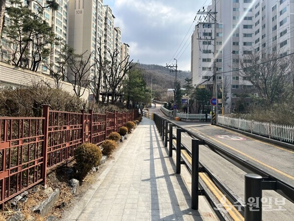 통학로에 열선을 설치한 모락초등학교 통학로. (사진=의왕시)