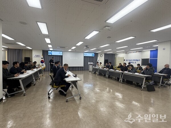 화성특례시가 23일 ‘동탄트램 건설사업’ 추진 관련 시민간담회를 가지면서 추진 경과를 설명하고 있다. (사진=화성시)