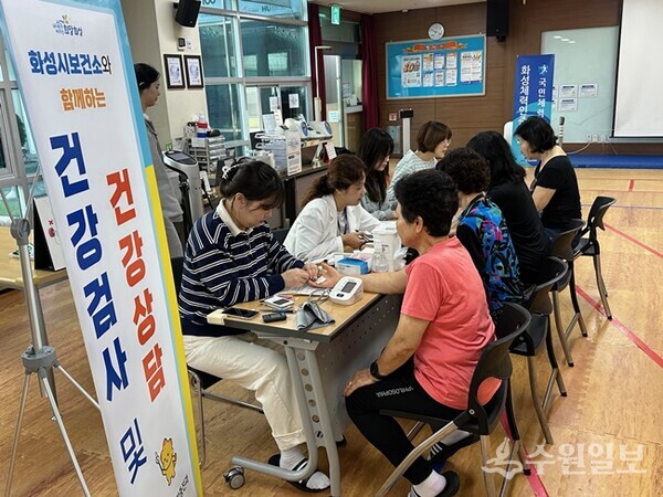 화성도시공사가 2026년 국민체력100 건강증진 프로젝트 일환으로 화성도시공사와 함께 하는 건강검사 및 건강상담을 진행하고 있다. (사진=HU공사)