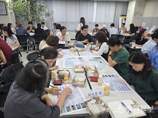 수원시 권선구 금곡동 주민들이 우리동네 자치계획 수립을 위한 모임에 참여하고 있다.(사진=수원시)