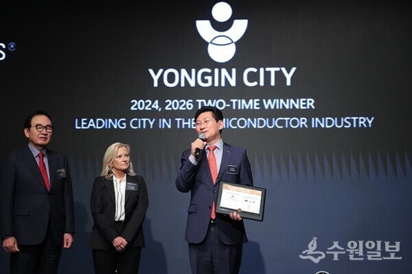 이상일 용인특례시장이 ‘2026 뉴욕페스티벌 대한민국-국가브랜드 대상’에서 2관왕을 차지한 뒤 수상 소감을 밝히고 있다. (사진=용인시)