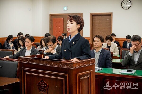 남양주시의회 319회 임시회 자치행정위원회에서 정현미 의원이 조례 2건을 대표발의 하고 있다. (사진=남양주의회)