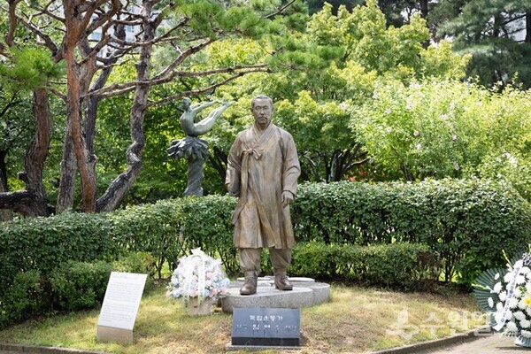 수원시 권선구 올림픽공원에 있는 필동 임면수 선생 동상.(사진=수원시)
