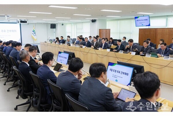 김동연 경기도지사가 6월 도정 주요 간부회의를 주재하고 있다. (사진=경기도)