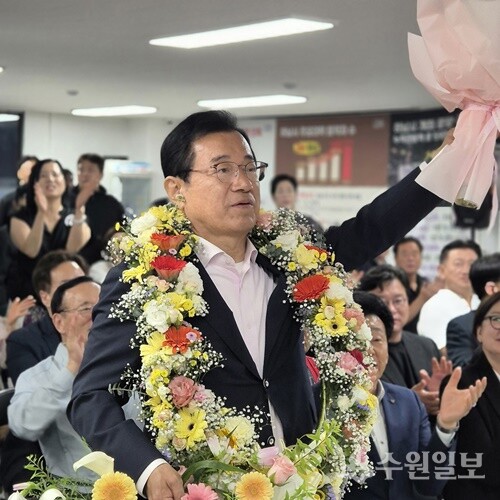 이현재 하남시장 당선인이 당선 세레머니를 하고 있다. (사진=이현재 하남시장 당선인)