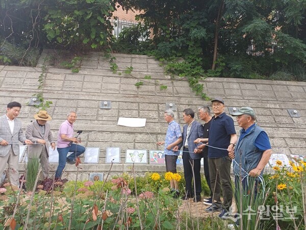 매향갤러리 현판 제막식 모습. (사진=윤연희 매향사모 회원)
