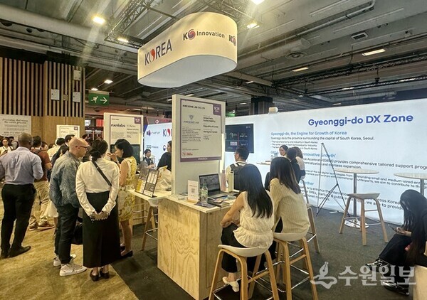 경과원이 17~20일(현지시간) 프랑스 파리에서 열린 유럽 최대 스타트업 행사인 ‘비바테크(VivaTech) 2026’에서 경기도 DX존을 운영하고 있다. (사진=경과원)